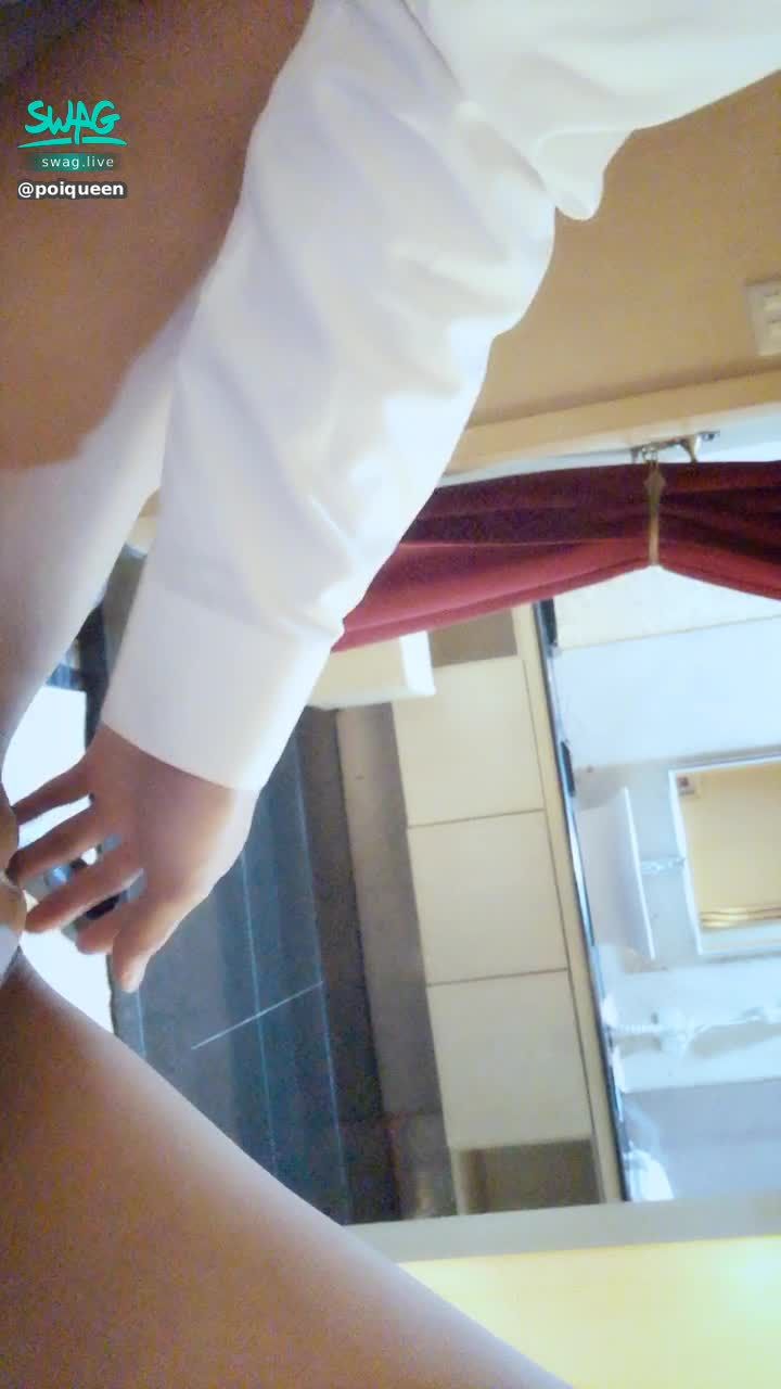 poiqueen : 💦性感OL VS 西裝男 手指刺激著陰蒂 無碼