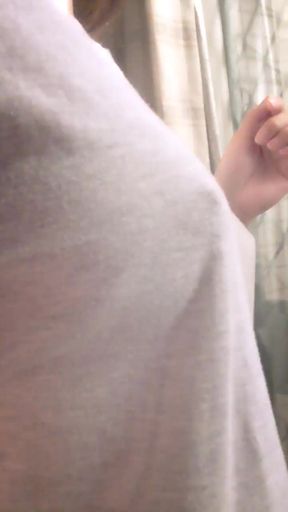 l*****t : 早起的哥哥有翹奶頭看💕月經快來會脹奶你們知道嘛✨我除了脹奶以外奶頭還會很敏感..睡醒兩顆奶都大激凸🔞摸一下就很翹又很硬🔞