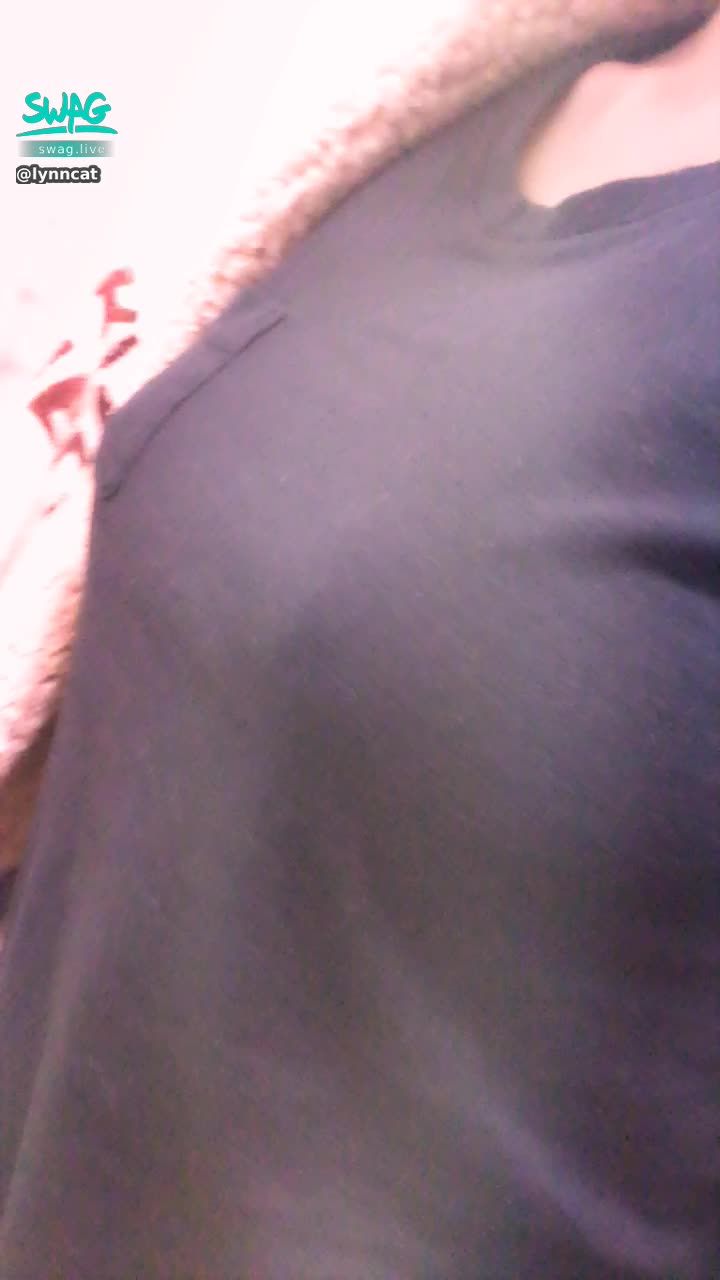 l*****t : 掀(鮮)奶第三彈🈵從側面拍奶頭激凸再慢慢掀起來
差點要掉出來嚇死寶寶💦