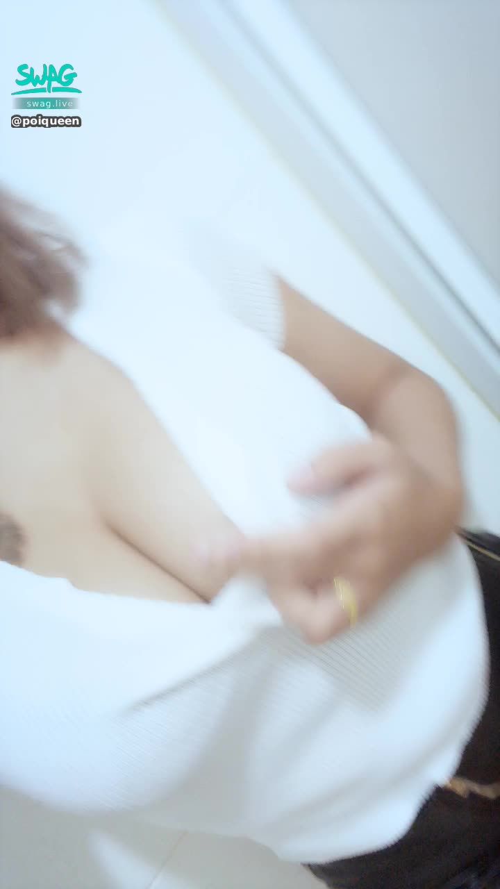 poiqueen : 粉絲說白上衣很誘惑 那➕皮短褲呢