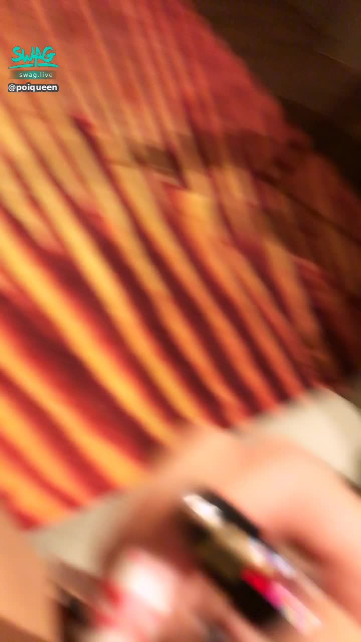 poiqueen : 今天要4個人一起睡覺嗎