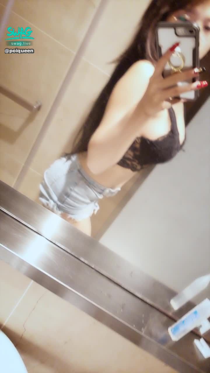 poiqueen : 🔥鏡子前 別偷看人家脫嘛～