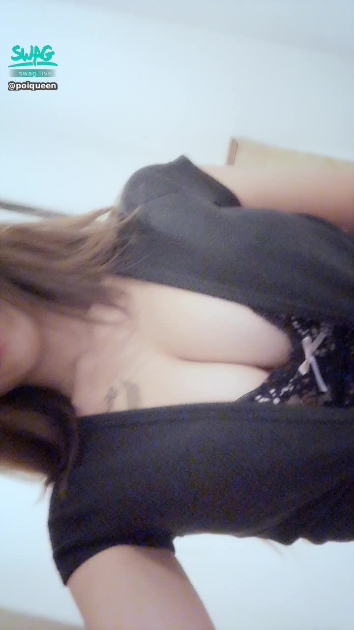 poiqueen : 異國女友 無毛小白虎