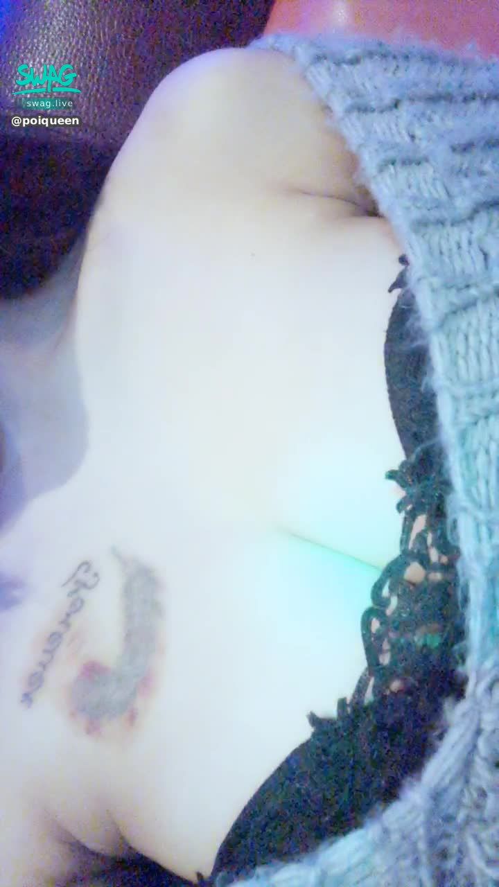 poiqueen : 奶都要掉出來了 完蛋