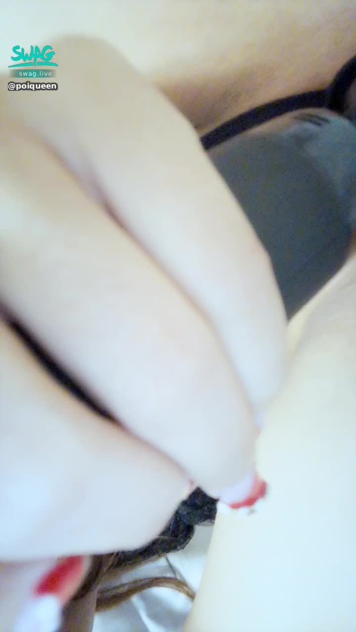 poiqueen : 🆘🆘🆘小賤兔  #小陰唇 #粉穴 #露出