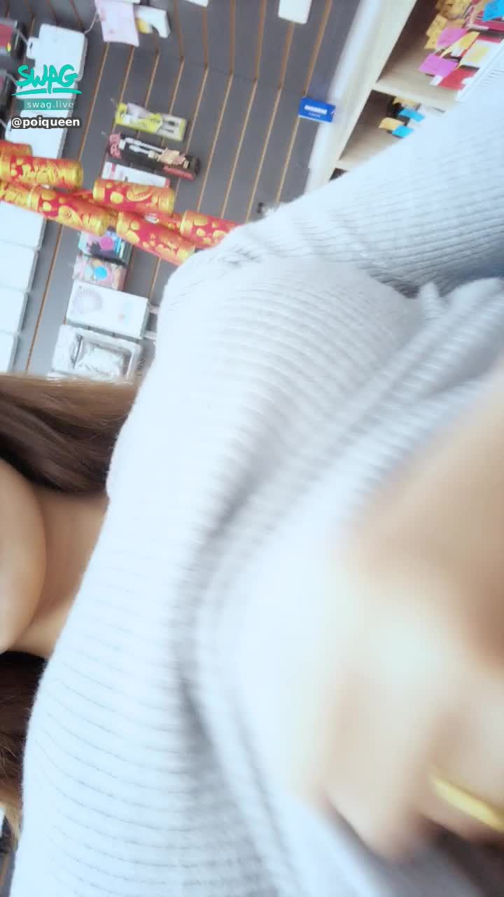 poiqueen : 上班露出 3