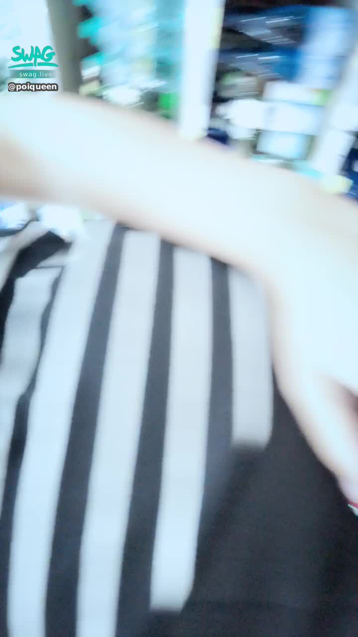 poiqueen : 在頂好超商露大奶露裸鮑（今天又忘記穿內褲了～