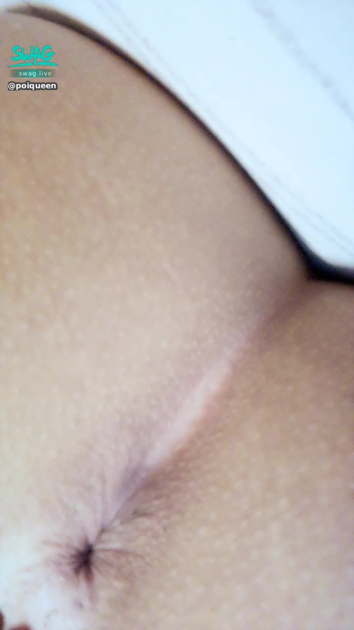 poiqueen : 不要解‼️ 裡面只有我的屁眼在收縮....第一次那麼近距離看自己屁眼😑