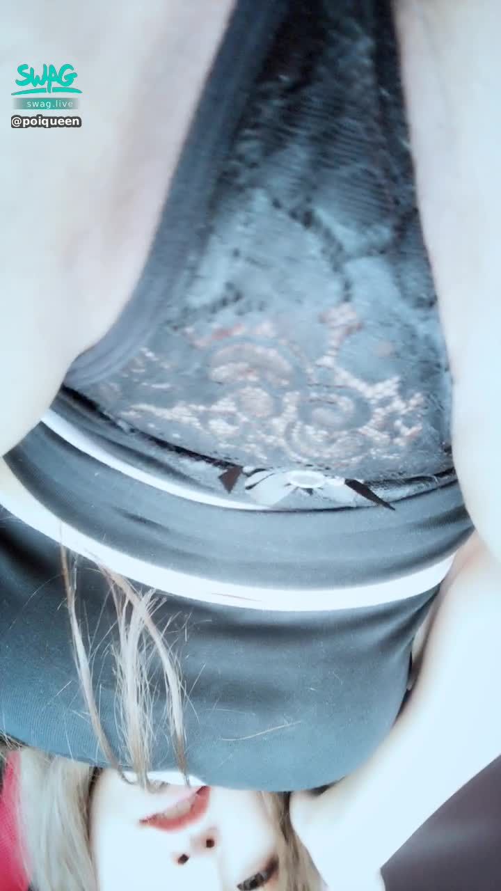 poiqueen : 🚕Uber 超開的腿 超騷的臉