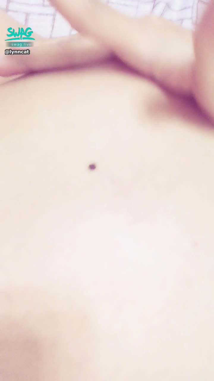 l*****t : 情不自禁的掰開穴穴想讓你插進來❤️❤️❤️