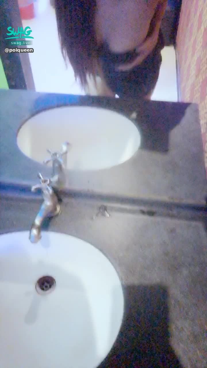 poiqueen : 👅唱歌愛愛直播👅兩顆奶頭直接被幹到彈出 晃在鏡頭前