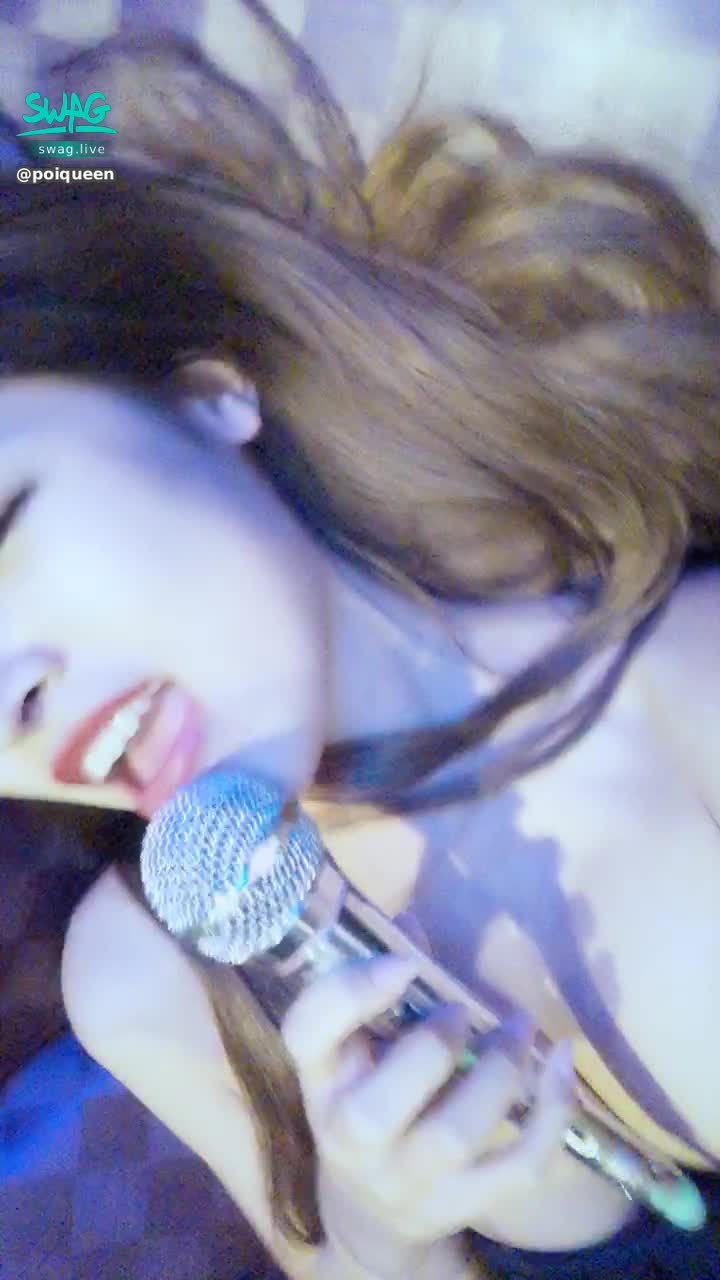 poiqueen : 👅唱歌愛愛直播👅 露臉做愛拿麥克風淫叫