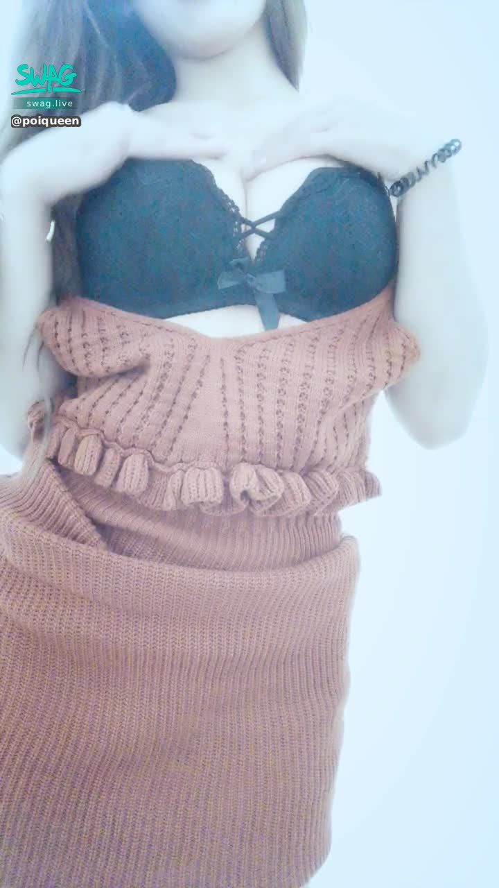 poiqueen : 💄上班偷偷來 2 兩顆乳頭超級硬超級翹