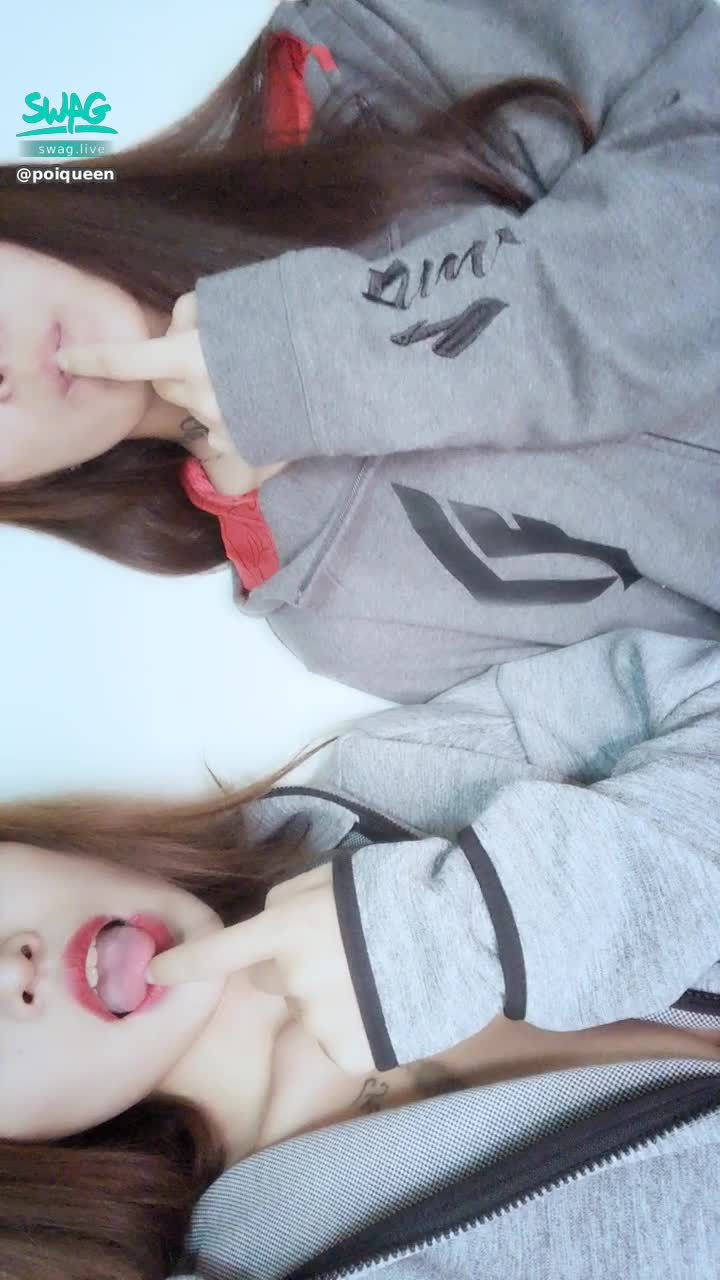 poiqueen : 🔞姐妹的第一次🔞 硬要姐妹跟我做一樣的淫蕩動作