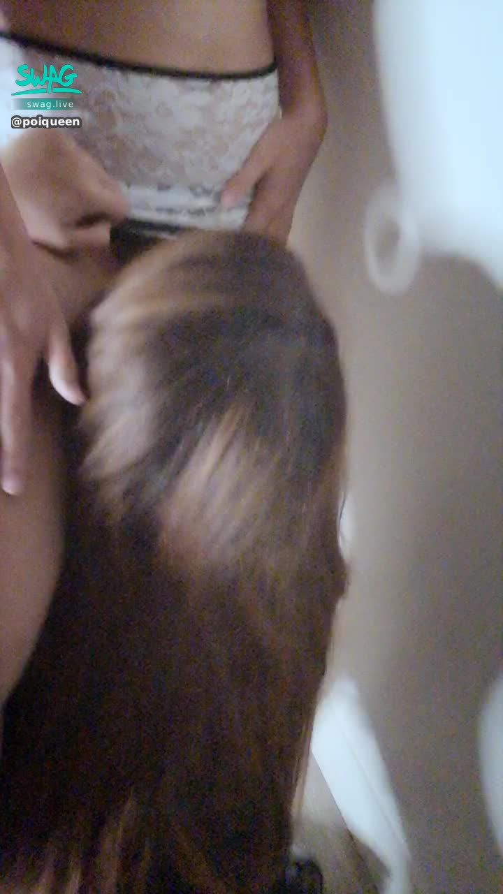 poiqueen : 🔞18CM 3P實戰🔞 被從後面幹 忍不住舔著姐妹的騷鮑