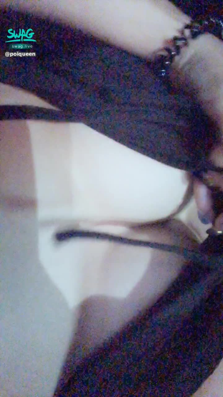 poiqueen : 露臉愛撫 外面路人都看到了