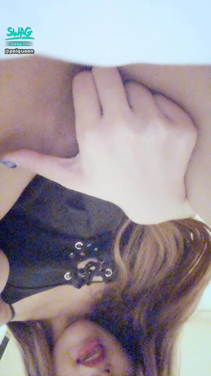 poiqueen : 🆘2⃣️指被我慢慢推入 小穴被撐開了