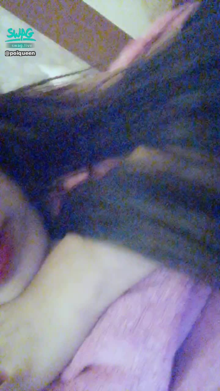 poiqueen : 脫光讓人按摩 不認識的男人在旁邊安靜觀看