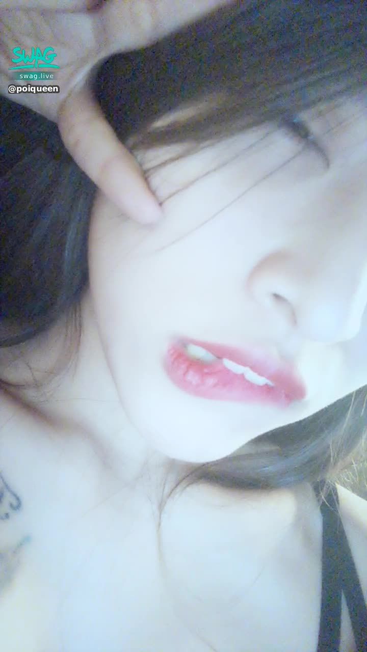 poiqueen : 愛我就...親我