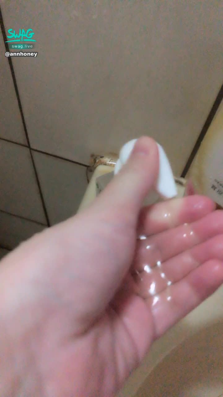 a******y : 🛁我都是用這個清潔我的鮑鮑...昨天有哥哥稱讚我的鮑鮑很美...你覺得呢