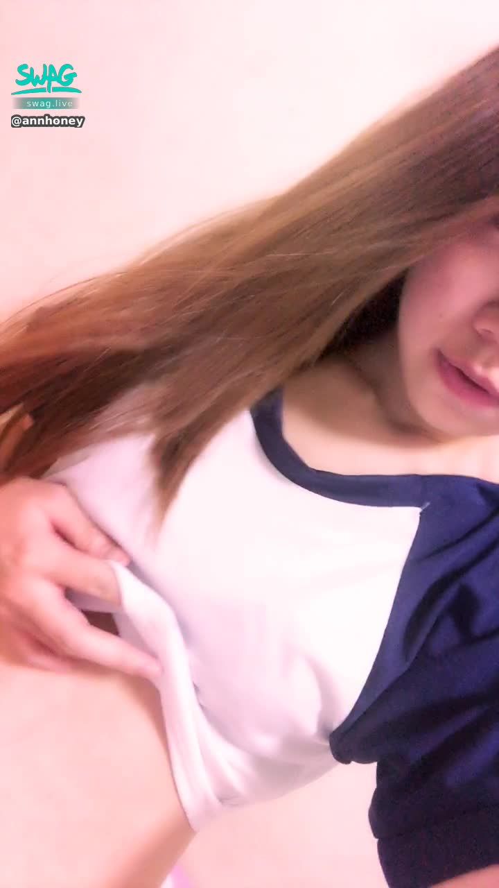 a******y : 露臉低鑽必解福利❤️露奶...猜猜看我幾歲...猜對的有禮物ㄛ