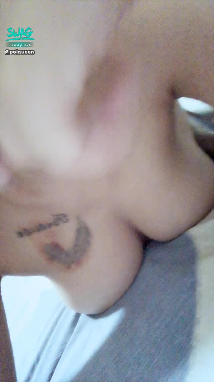 poiqueen : 兩顆大奶搖啊搖啊搖