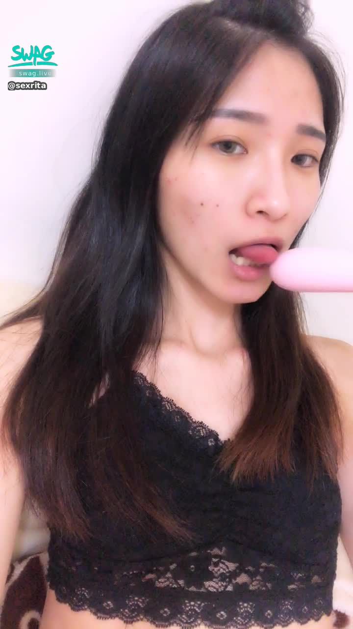 s*****a : 🚨🚨露臉舔玩具自慰❤️清晰小穴