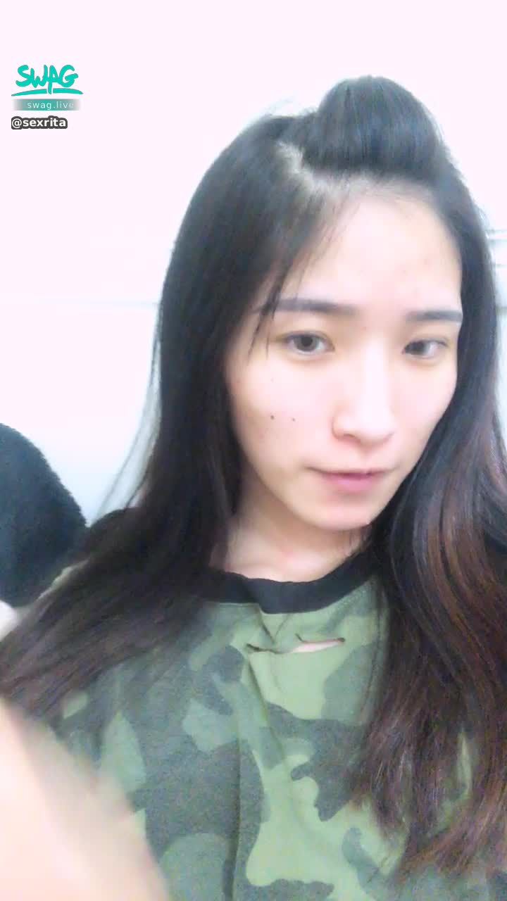 s*****a : 🔞😳房東的有事就剩自己摸摸了好難過😫露臉自慰❤️