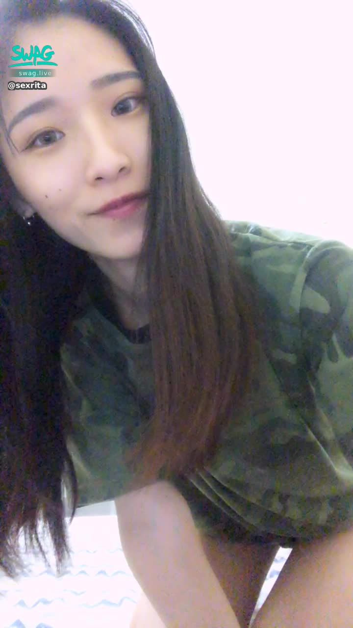 s*****a : 🚨露臉小母狗視角清晰嫩穴！！！進來保證射三次！！💦💦