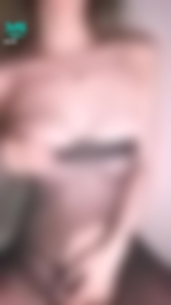  : 今晚回覆此群發告訴我🔥想要avili 打扮成什麼角色就送今晚私藏噴水淫片❤️