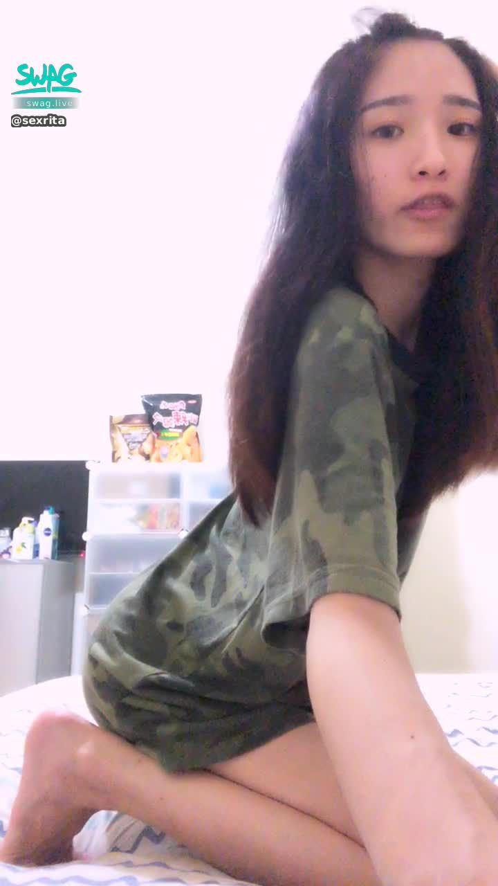 s*****a : 🚨🚨會很火🔥！！露臉三點全露！！自己摸摸❤️工人修完冷氣順便修理我🔧回家了😢