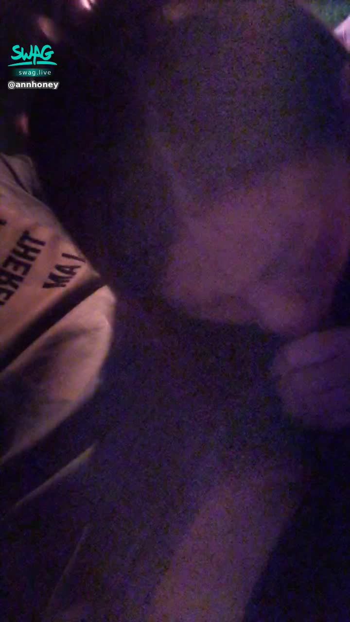 a******y : ❌姐妹男友❌把褲子解開露出長長粗粗的肉棒...壓著我的頭要我幫他吃....