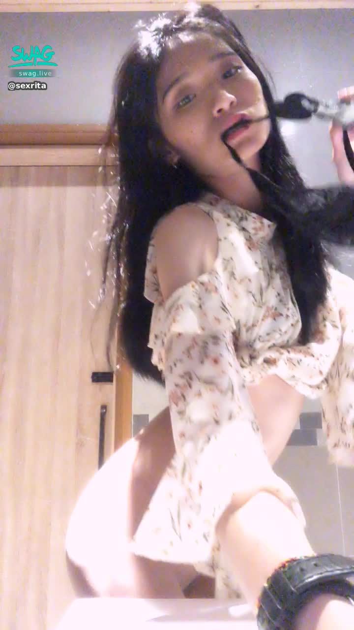 s*****a : ㊙️必解！㊙️嘴裡叼著小丁❤️自衛露臉！！快高潮還不能出聲～～掰開肉穴❤️寶貝快進來💗