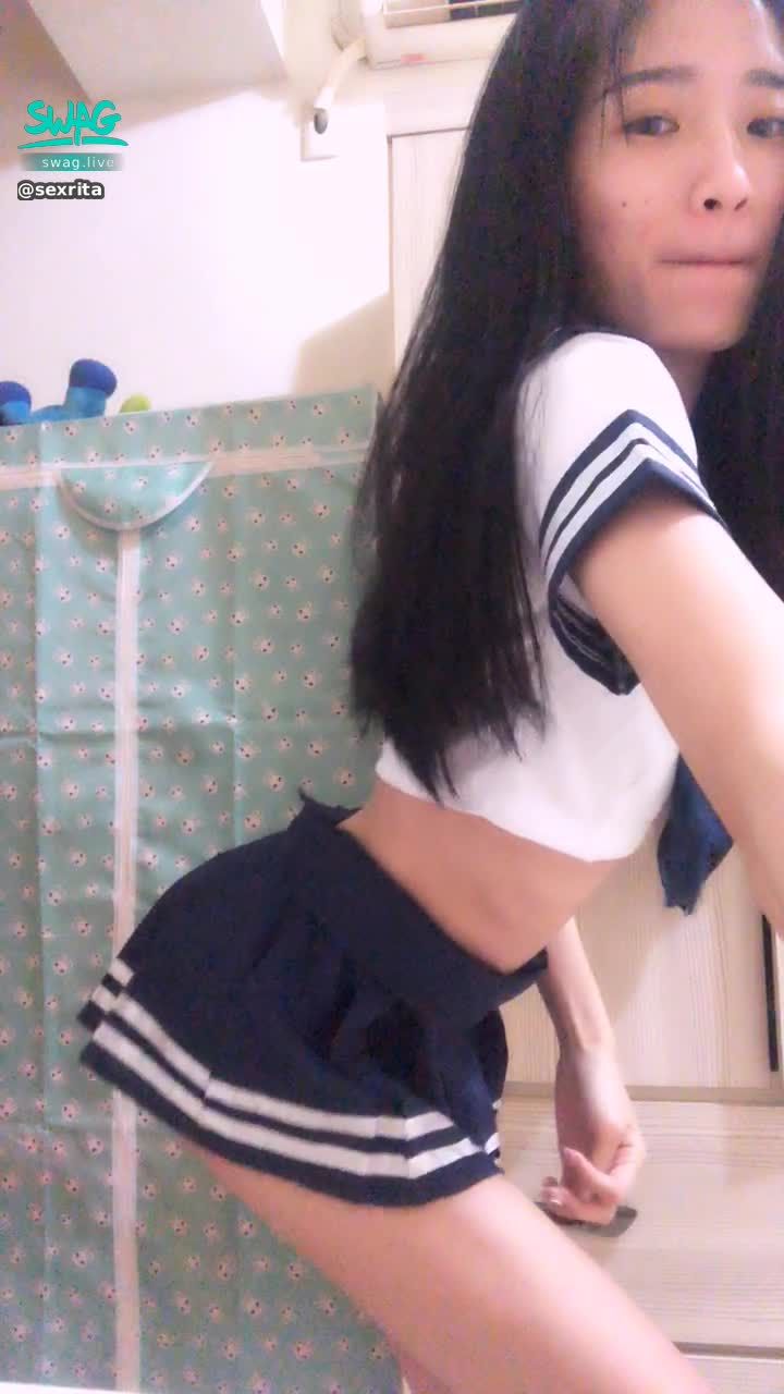 s*****a : 素顏學生妹出沒❤️等下主管要來先準備💗