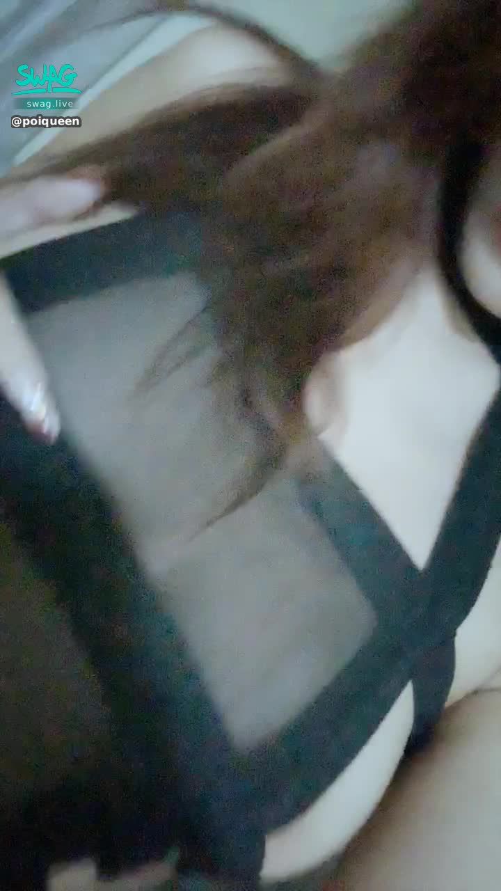 poiqueen : ㊙️露臉繃帶秘書㊙️秘書露點誘惑老闆 
要留還是要走？