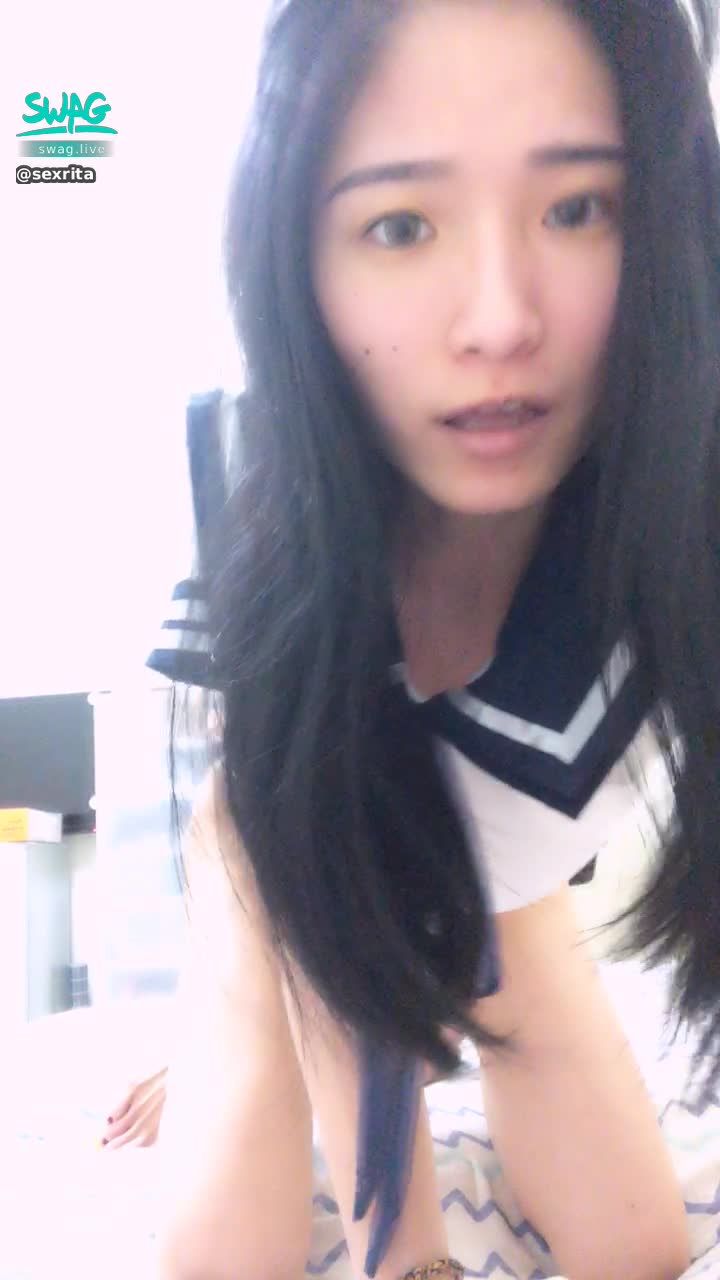 s*****a : 衣衫不整的學生💗性慾跟外表的清純不成比例❤️露臉露點！