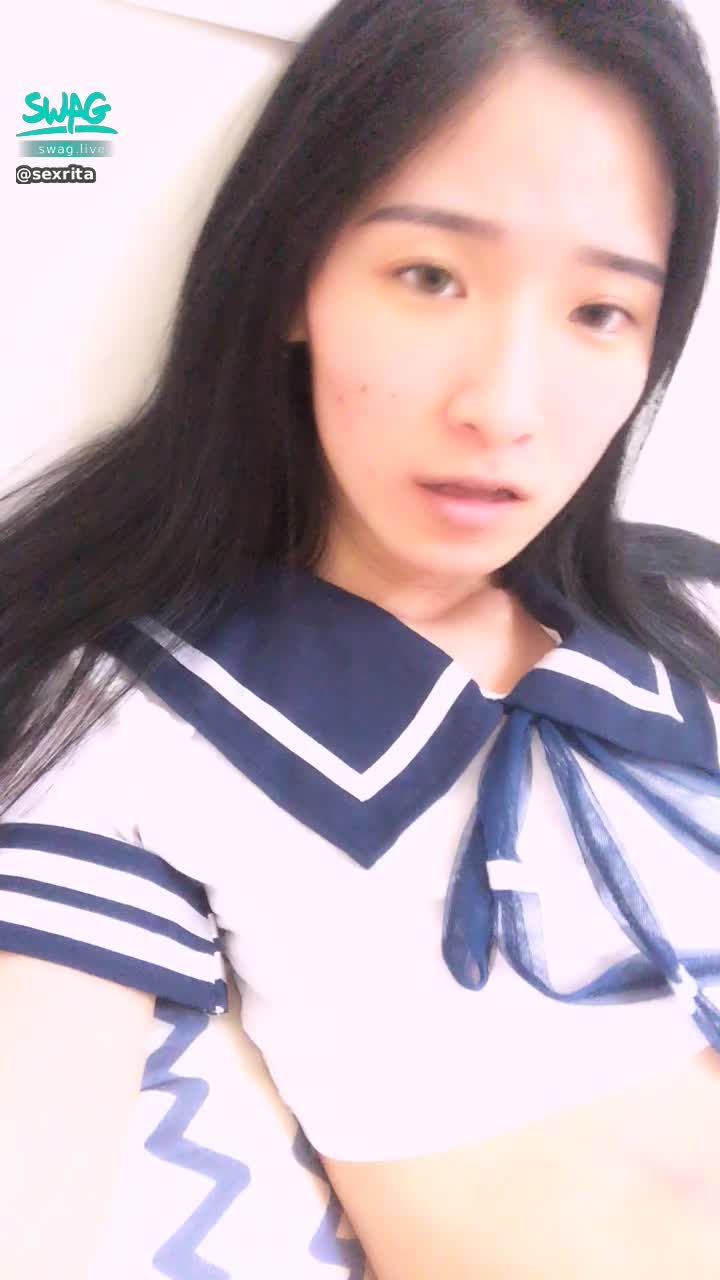 s*****a : 如果在教室這樣自慰會不會太騷ㄌ💕露臉又露肉穴的❤️好想被填滿