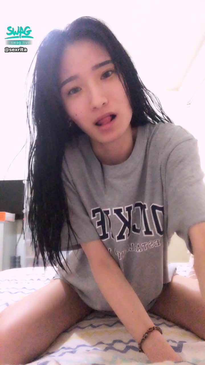 s*****a : 摸遍全身每一寸肌膚❤️這個屁股看著就好幹吧❤️露臉露逼💗8月活動約起來！🔥