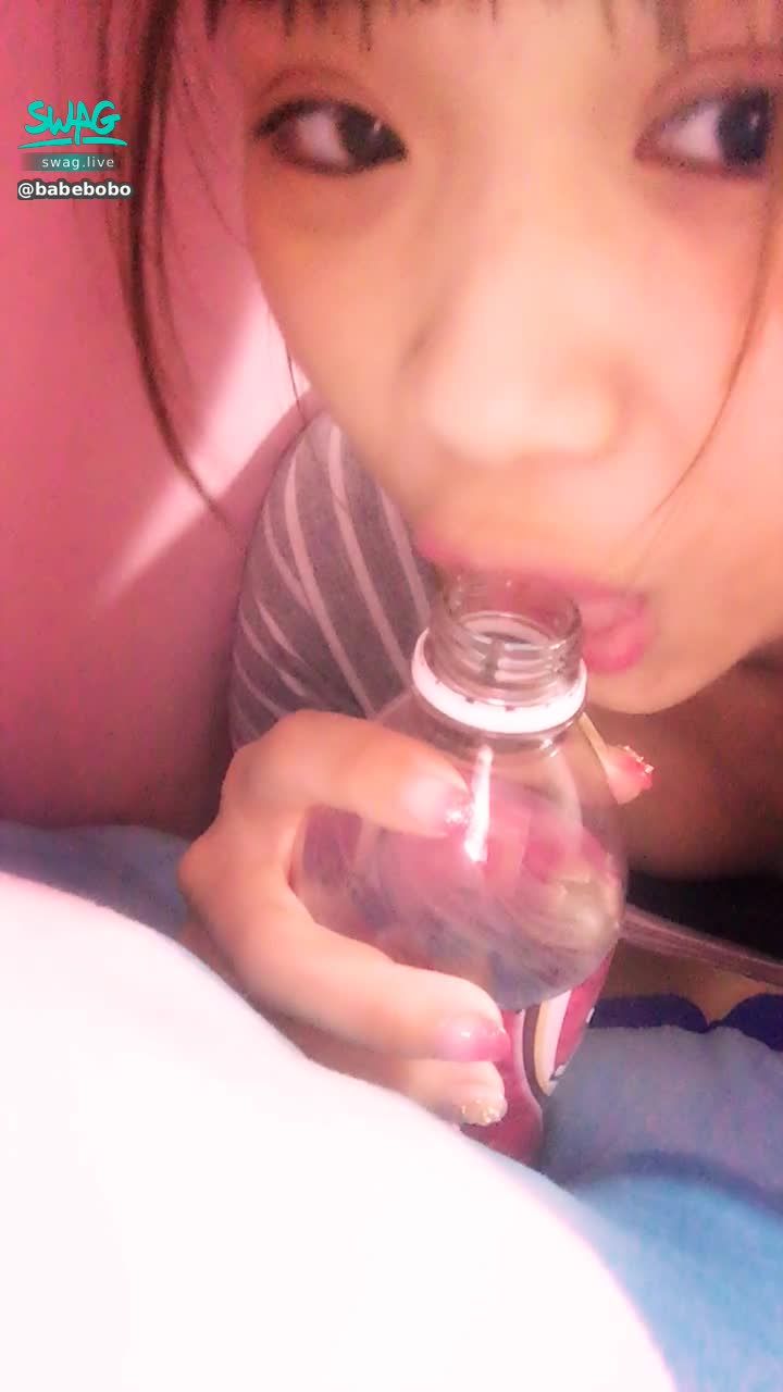  : 🔥 Coke Bottle Challenge 🔥 full face 💦 elder brother ❣️ do not move 🔞 Let a professional help you lick, suck and suck 😜