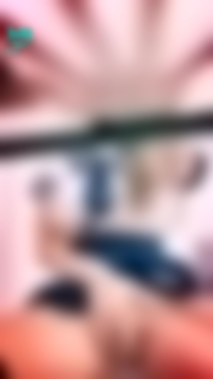  : 📍超騷班長📍大尺🔞露鮑🔞露毛🔞桌底下視角👀趁老師不注意狂拉珍珠🔞好刺激呀‼️好像有點濕濕的了....