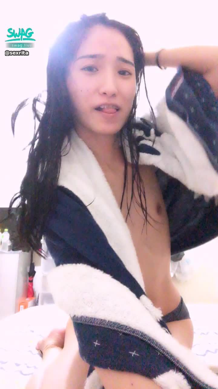 s*****a : 🌜深夜福利😏月月來露臉露點耍可愛給寶寶們❤️