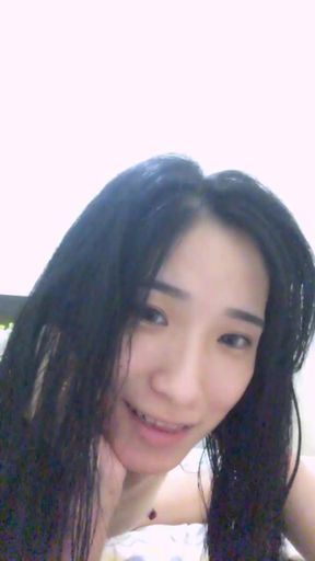 s*****a : 🌜深夜福利😏自我介紹有大福利喲💗愛你們喲❤️露臉露奶ㄉ多騷呀❤️