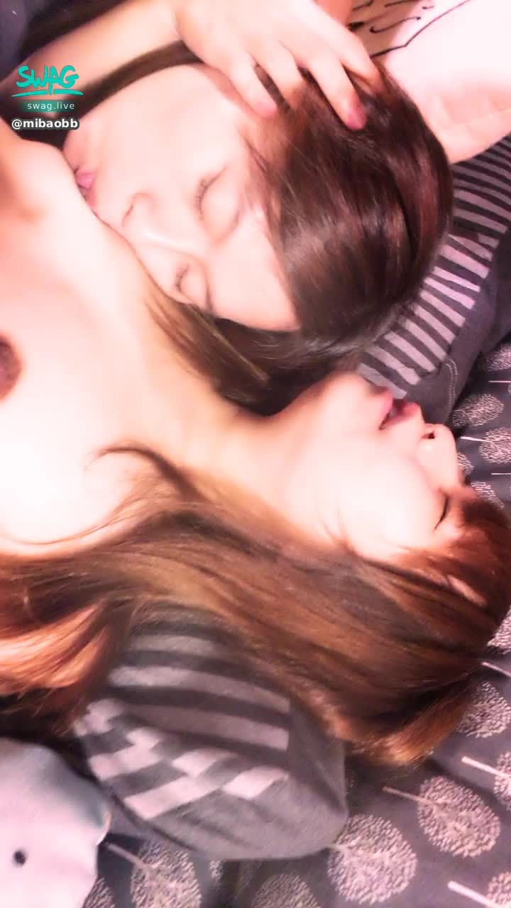  : ㊙️透明人間㊙️玩著沐沐的小穴❤️
怎麼突然後面被肉棒塞入😨😨😨好舒服💕