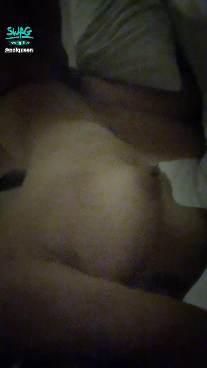 poiqueen : ❤️汽旅實戰❤️小母狗一隻腳被從後面架高高