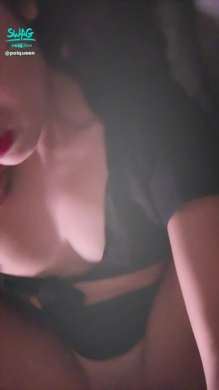 poiqueen : 💗OL系列💗老闆看我欠幹很久了...插入緊穴就是猛抽動