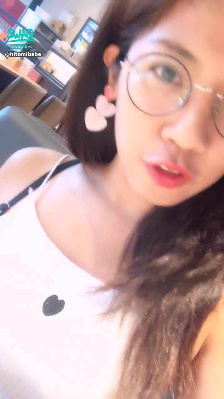 hitomibabe : 偷偷給你們看我內褲「我竟然大庭廣眾之下掀裙子拍」🤫