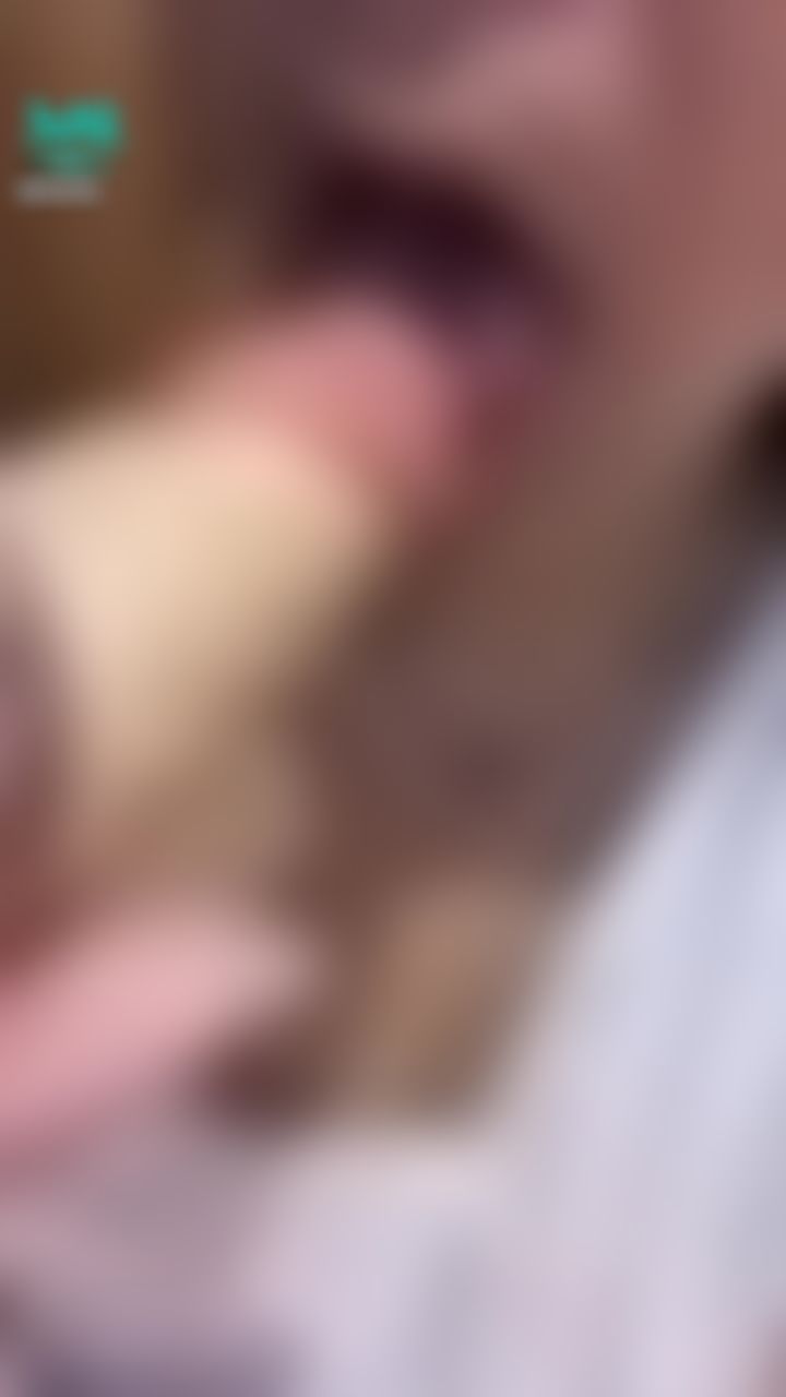  : 激凸OL當你同事😈 老闆問我在公司是什麼職位？我說我只是小小的助理，他請我明天開始當他的私人秘書，然後每天服侍他....