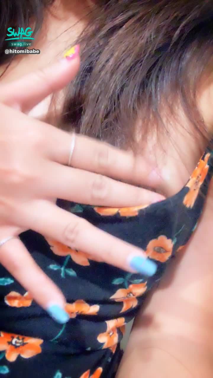 hitomibabe : 玩奶頭淫叫