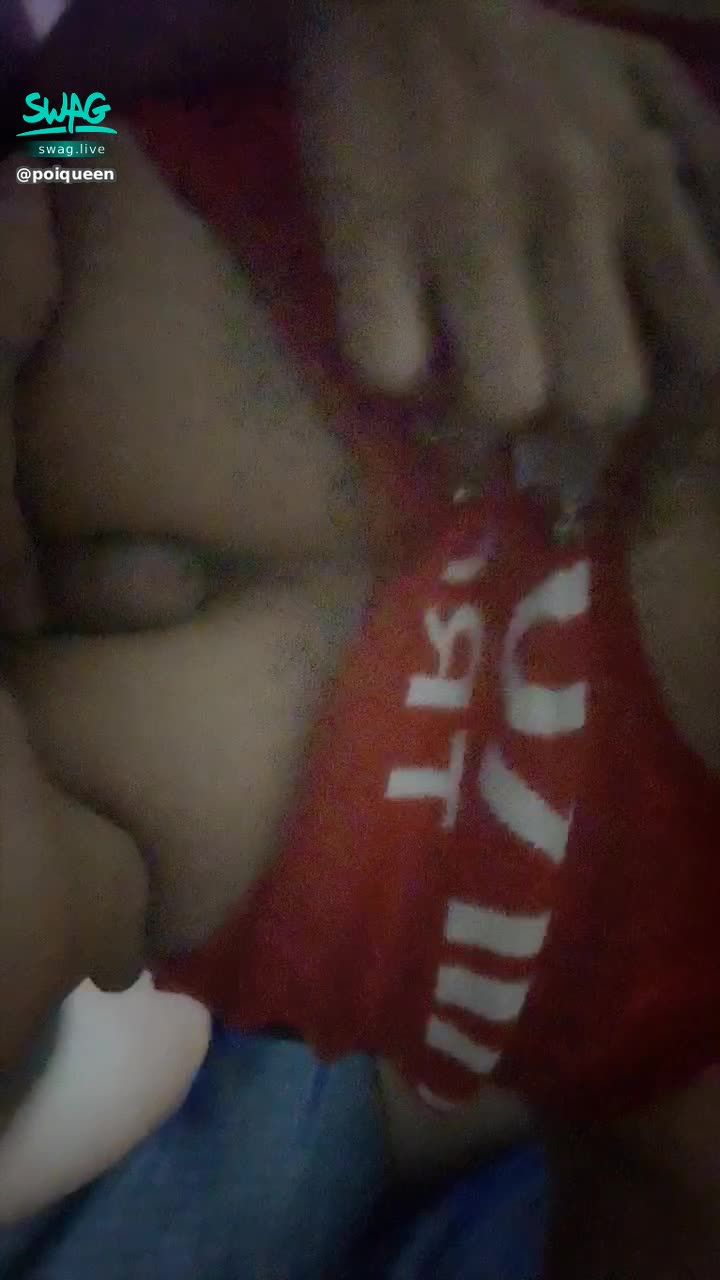 poiqueen : 😈肥宅實戰😈 肥宅原來是巨乳控...看到奶就主動來乳交