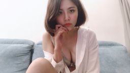 chocobabe : 想看更多嗎~~~已經不想只是磨蹭下體了......